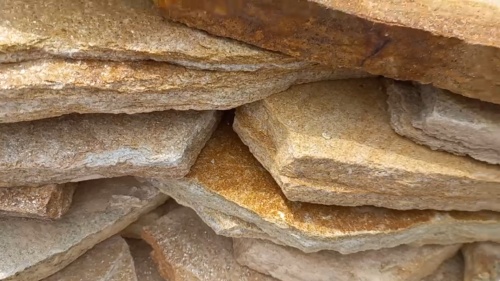 Плитняк златолит жёлтый золотистый для отмостки купить в Татарске