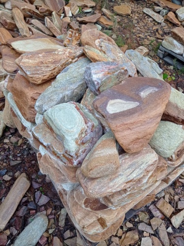 Златолит жёлтый, жёлто-зелёный глыбки и валуны для ланшафтного дизайна купить в Татарске