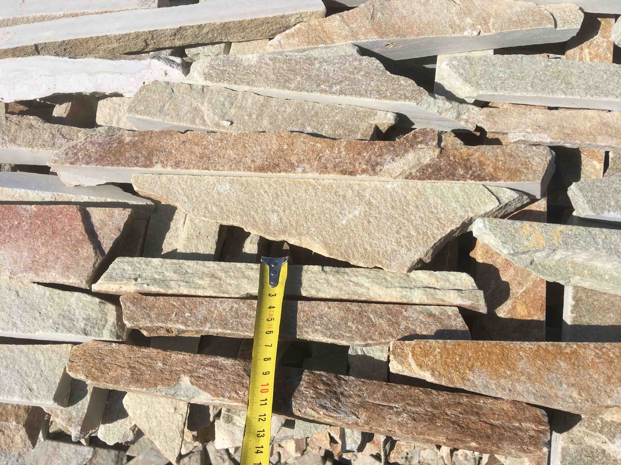 Горбушка златолит золотистый для облицовки купить в Татарске