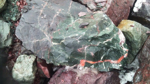 Гигантские зелёные валуны для ландшафтного дизайна весом более 5 тонн купить в Татарске