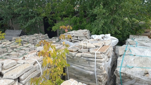 Плитняк галтованный гранитный для ландшафтного дизайна купить в Татарске