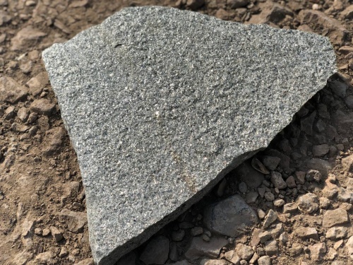 Плитняк златолит Уральский для цоколя, отмостки купить в Татарске