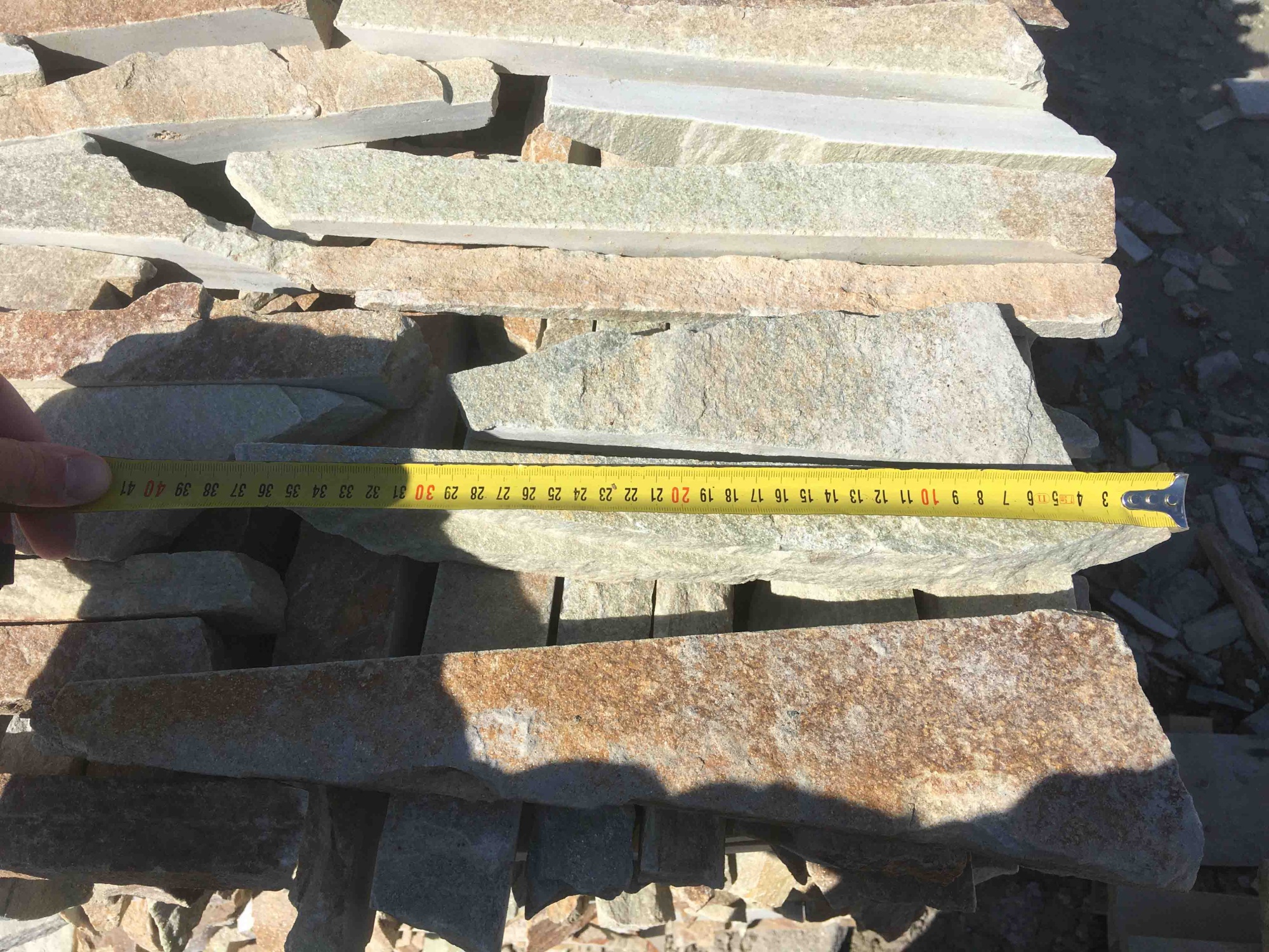 Горбушка златолит золотистый для облицовки купить в Татарске