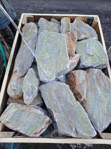 Златолит жёлтый, жёлто-зелёный глыбки и валуны для ланшафтного дизайна купить в Татарске