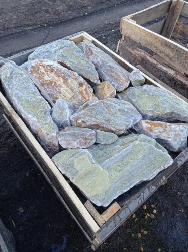 Златолит жёлтый, жёлто-зелёный глыбки и валуны для ланшафтного дизайна купить в Татарске