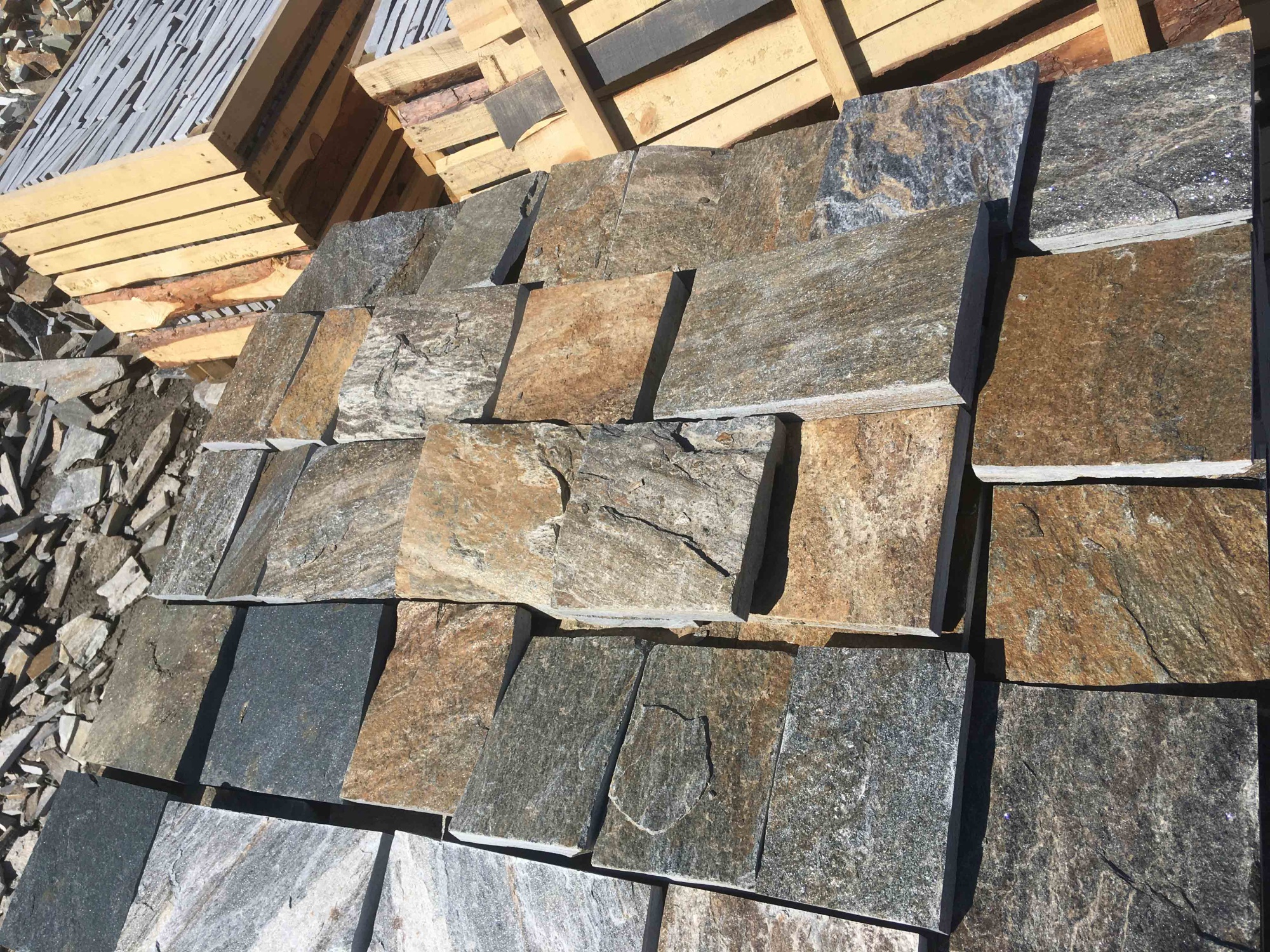 Плитка пилёная златолит Уральский для фасада купить в Татарске