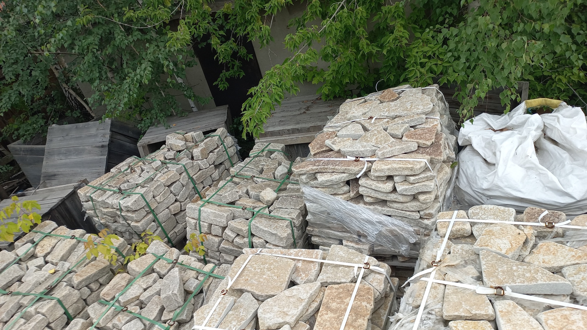 Плитняк гранитный галтованный купить в Татарске