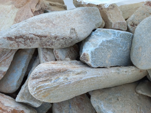 Златолит жёлтый, жёлто-зелёный глыбки и валуны для ланшафтного дизайна купить в Татарске