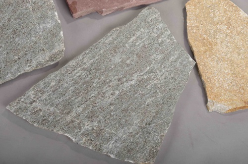 Плитняк златолит Уральский для цоколя, отмостки купить в Татарске