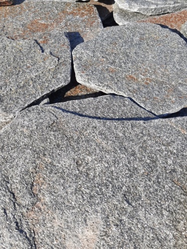 Златолит серебристый галтованный для лестниц купить в Татарске