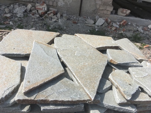 Златолит серебристый галтованный для лестниц купить в Татарске