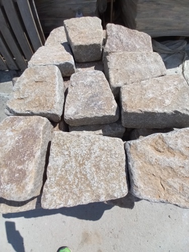 кострище из природного камня