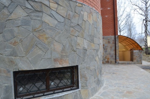 Плитняк златолит Уральский для цоколя, отмостки купить в Татарске